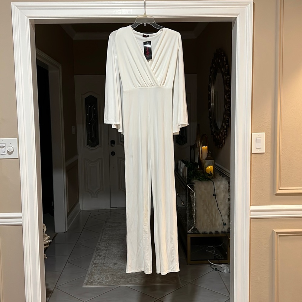 NWT Ivory white size 8 jumpsuit with cape never worn brand new